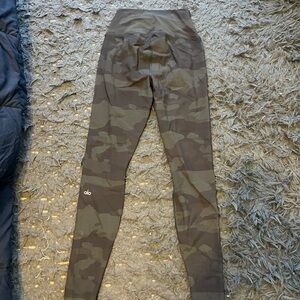 Alo High-Waist Camo Leggings size medium
